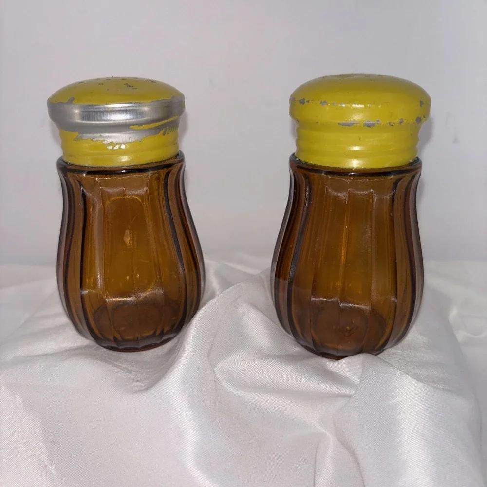 Vintage Amber Glass Salt‎ Pepper Shakers Takahashi Japan Yellow Metal Screw Lids